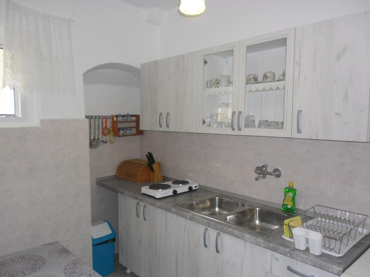 Apartments Juric - 4 An Apartment For 3 In The Center Hvar Town Extérieur photo