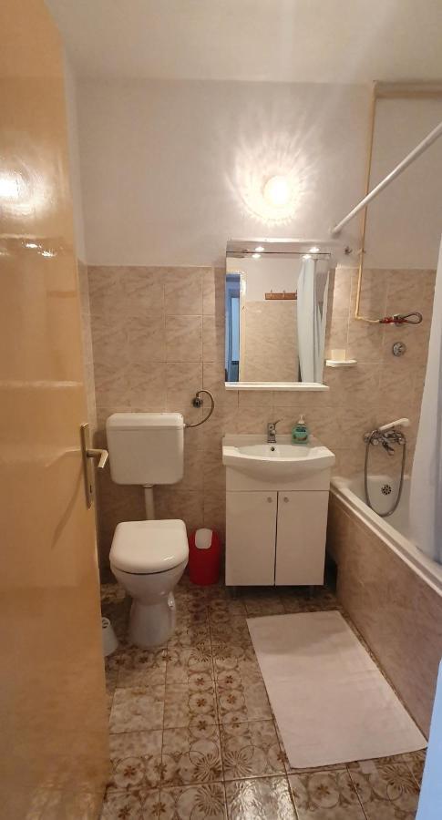 Apartments Juric - 4 An Apartment For 3 In The Center Hvar Town Extérieur photo