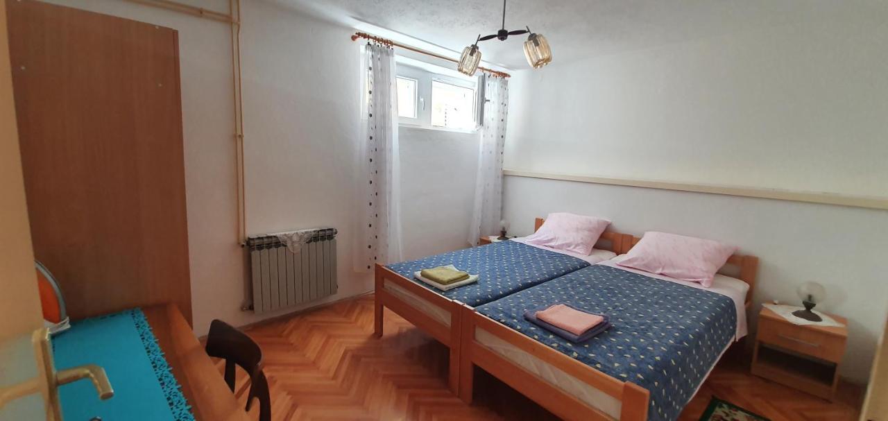 Apartments Juric - 4 An Apartment For 3 In The Center Hvar Town Extérieur photo